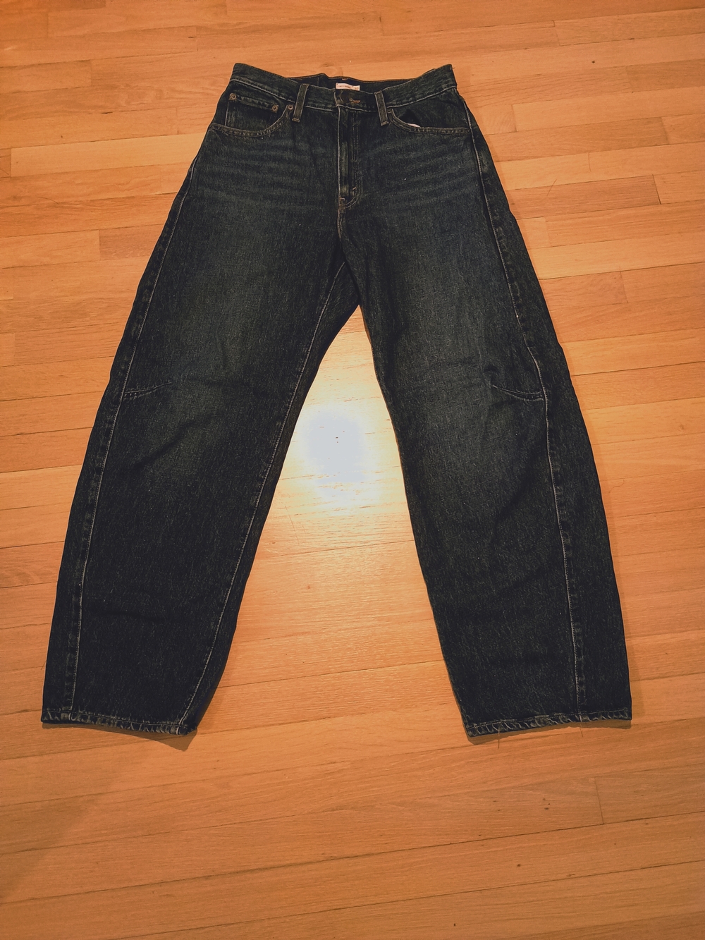 Levis Barrel Cinch Waist   Dark Blue Jeans Size 30